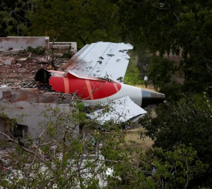 Cajas negras de Air India: "El avión está en tus manos", la última frase del capitán antes de la caída que dejó 260 muertos
